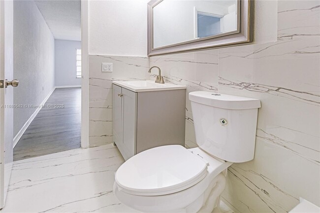 Building Photo - 365 NE 125th St