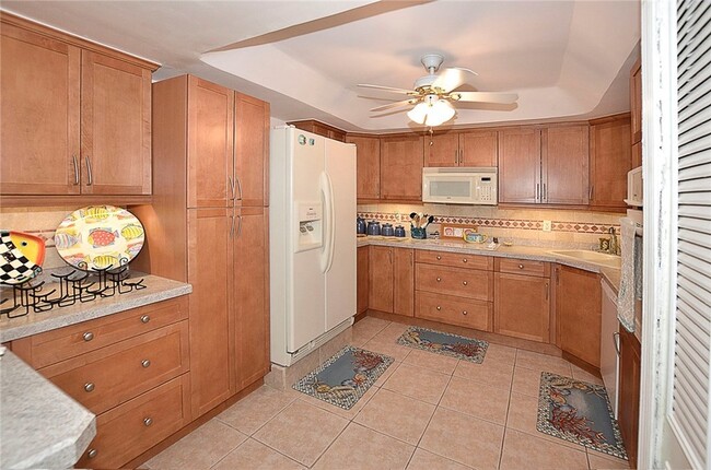 Building Photo - 5601 Jimmy Buffett Mem Hwy