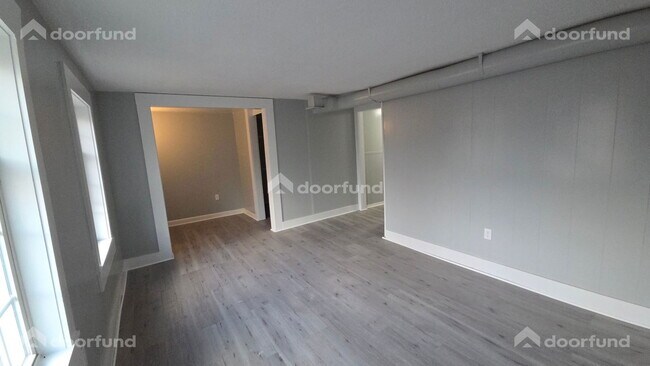 Building Photo - 418 River St