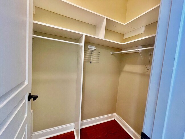 Building Photo - 3 Bedroom 2.5 Bath in the Vista