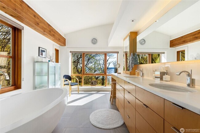 Building Photo - Architectural Seattle Masterpiece with Pan...