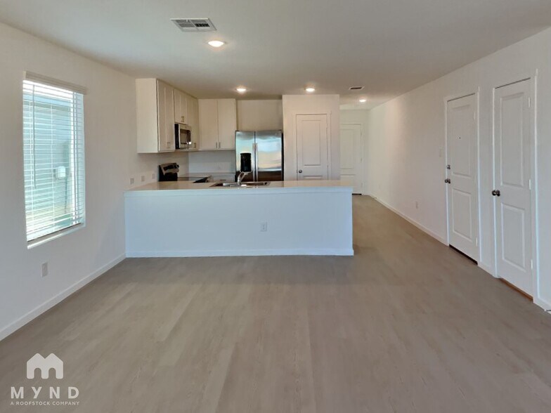 Building Photo - 340 Pacific Waters