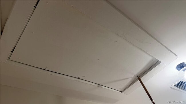 Building Photo - 17 De Garmo Rd