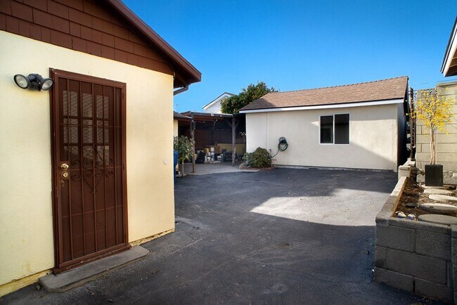 Building Photo - 13271 Herron St