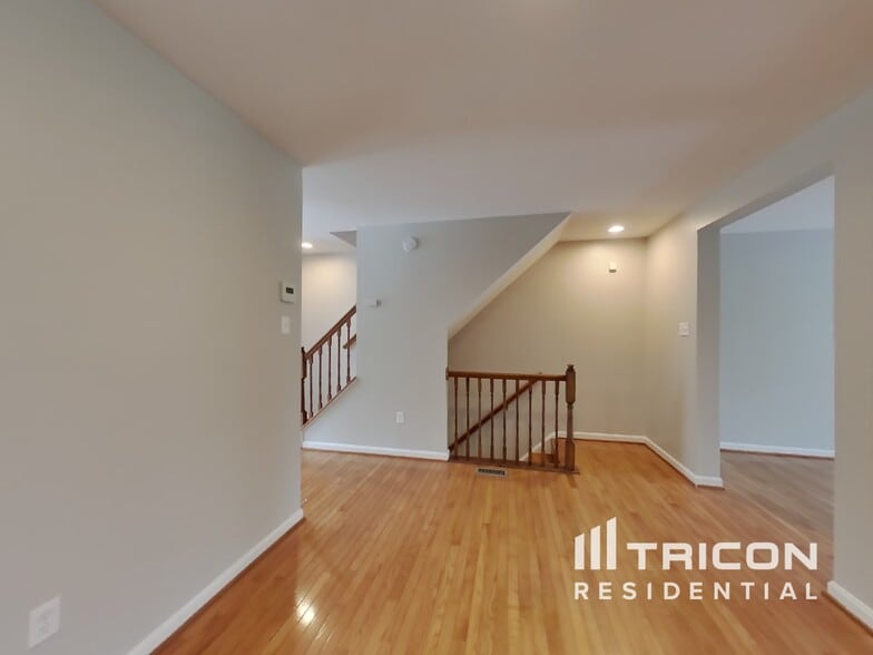 Building Photo - 5255 Lightfoot Path