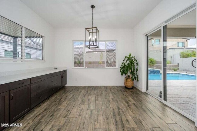 Building Photo - 1221 E Paseo Way