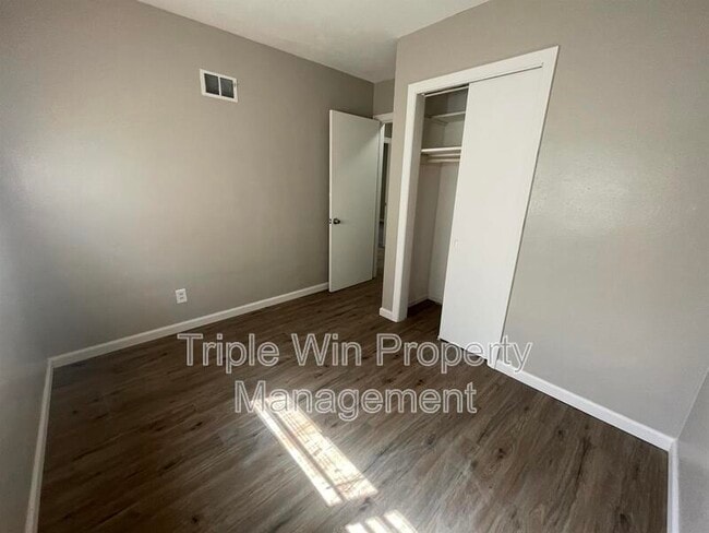 Building Photo - 6918 Etzel Ave