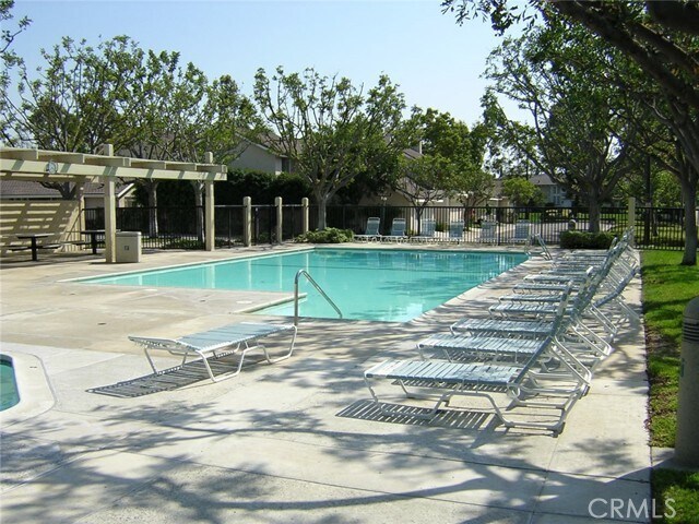 Building Photo - 30 Pinewood