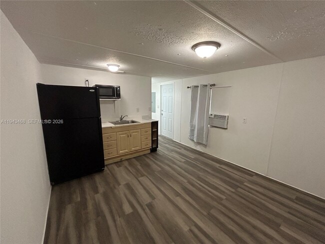 Building Photo - 11942 N Branch Rd