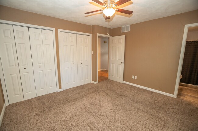 Building Photo - 710 Earl Lee Dr