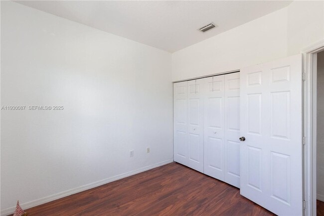 Building Photo - 1009 SW 144th Ave