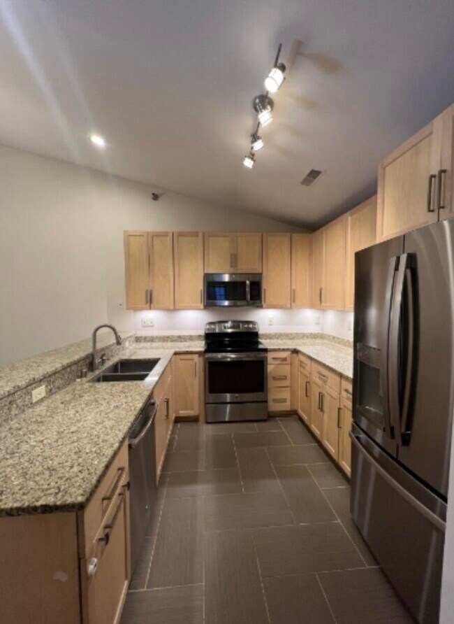 Building Photo - 18275 Brookfield Lake Dr