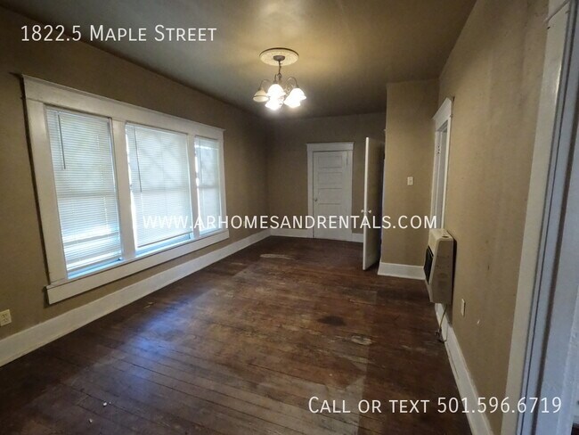 Building Photo - 1822.5 Maple St