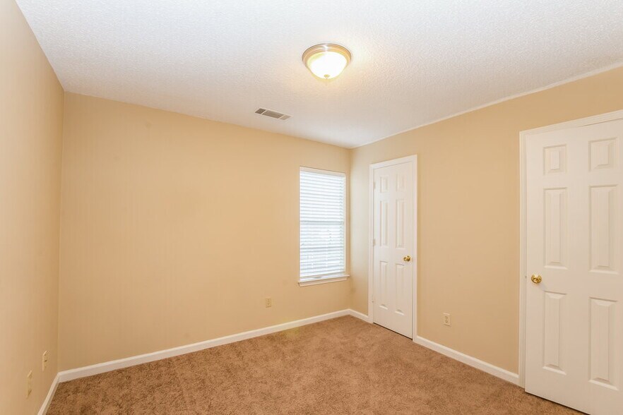 Building Photo - 6867 Brady Hill Dr