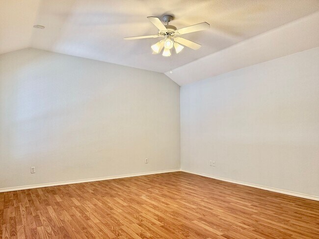 Building Photo - For Rent