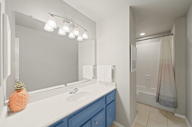 Building Photo - 1413 W 26th St