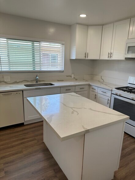 Building Photo - 25120 Frampton Ave