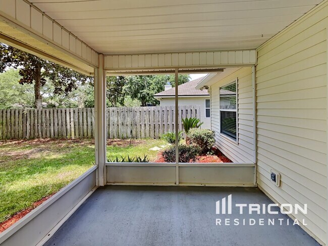 Building Photo - 844 MacKenzie Cir