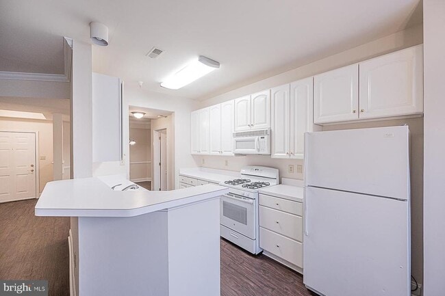 Building Photo - 2130 Ganton Green