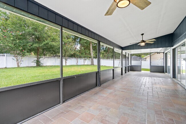 Building Photo - **Available February 2026***Welcome Home :: 3/2 with oversized fenced backyard in Indian Pines!