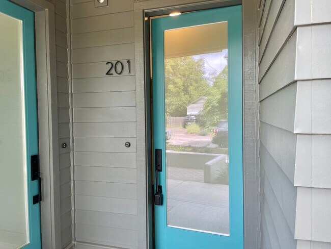 Building Photo - Sellwood-Moreland 2 Bedroom 2.5 Bath BRAND NEW Condo Convienent to OHSU~ Includes A/C and Washer ...