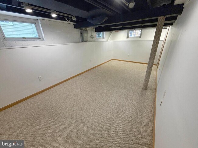 Building Photo - 133 N Line Rd