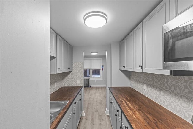 Building Photo - 43-47 Willow St