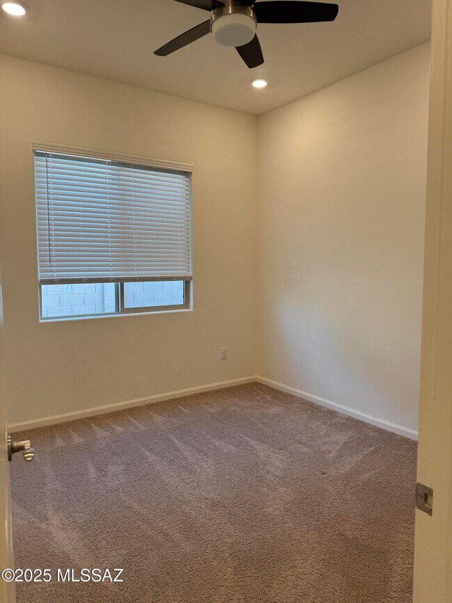 Building Photo - 1646 W Aristides St