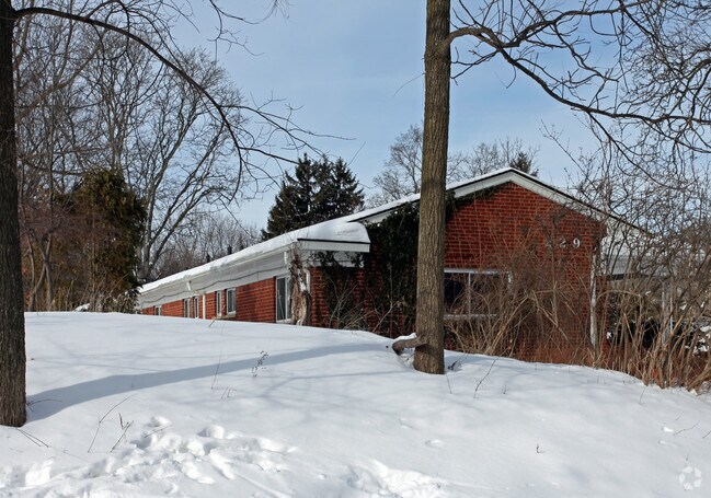 Building Photo - 229-239 Hutton St