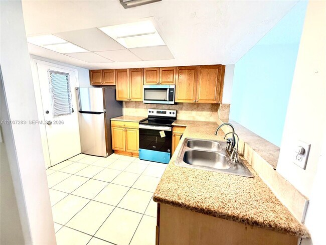 Building Photo - 1591 NE Miami Gardens Dr