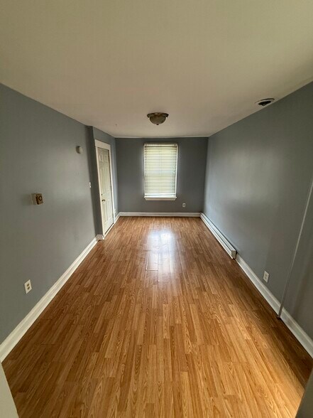 Building Photo - 9 E Middle St