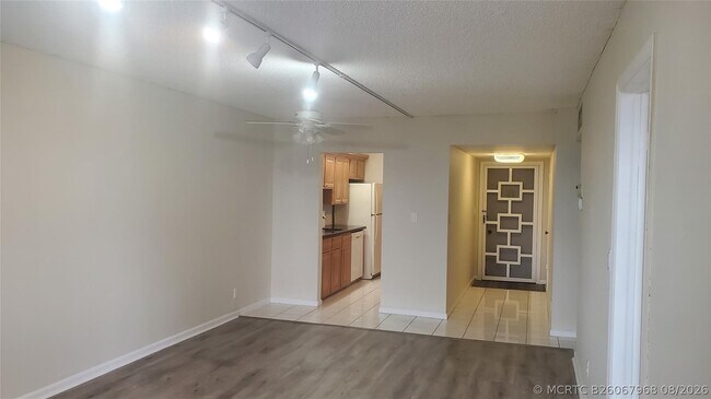 Building Photo - 3910 Crystal Lake Dr