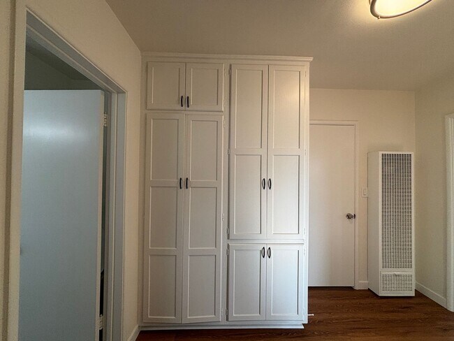 Building Photo - 3633 Valihi Way