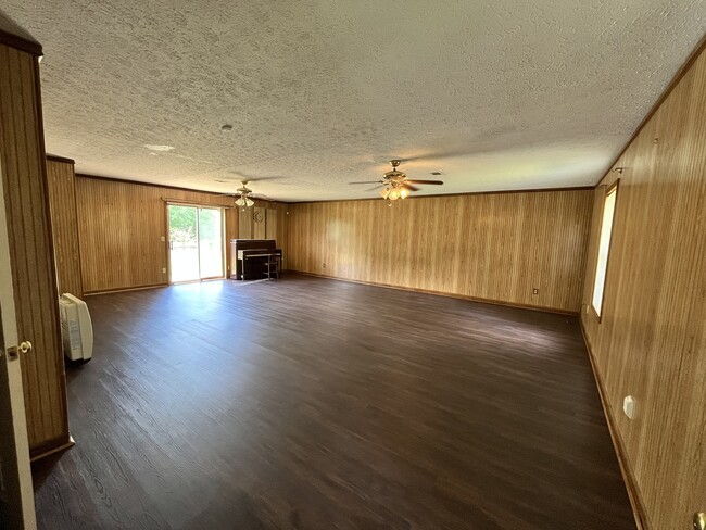 Building Photo - 3933 Brantley Dr