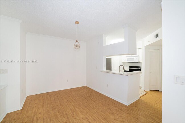 Building Photo - 17150 N Bay Rd