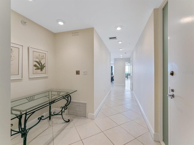 Building Photo - 1511 Gulf of Mexico Dr