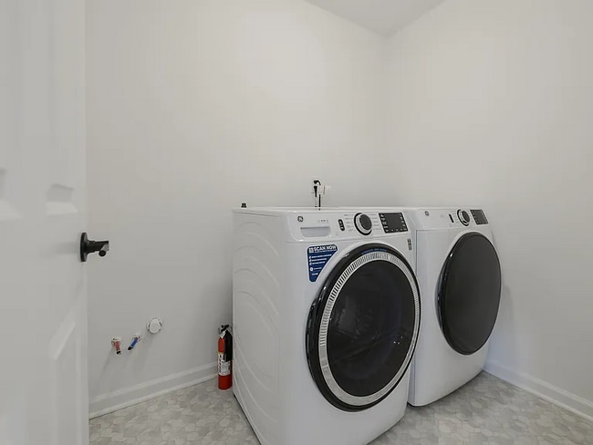 Building Photo - 356 Honey Tree Wy