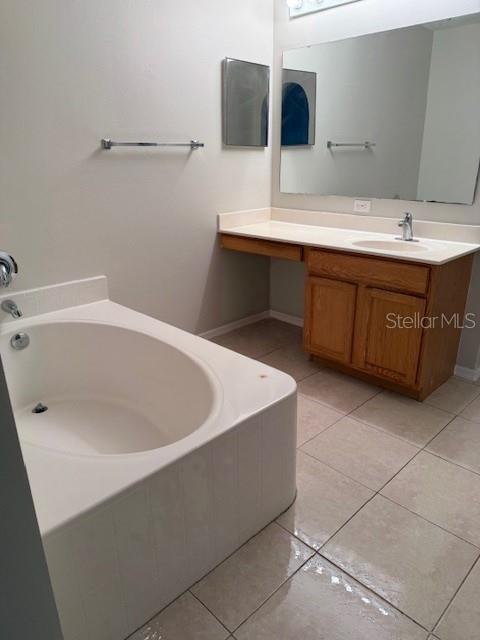 Building Photo - 744 Paris Dr