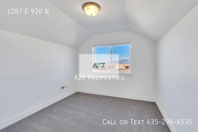 Building Photo - 1287 920 N