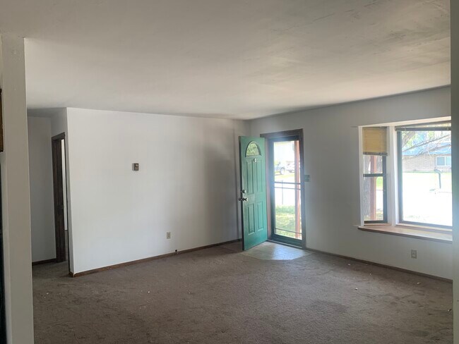 Building Photo - 805 N Austin St
