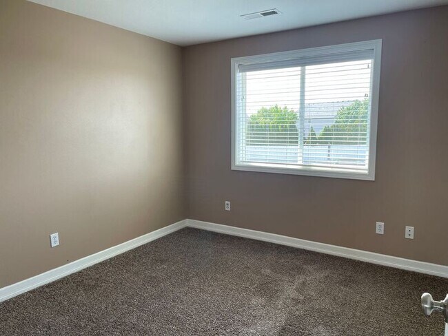 Building Photo - 5524 Cleveland Ln