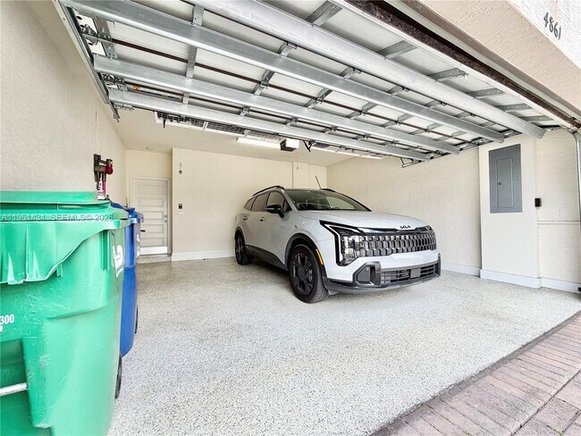 Building Photo - 4861 NW 83rd Path