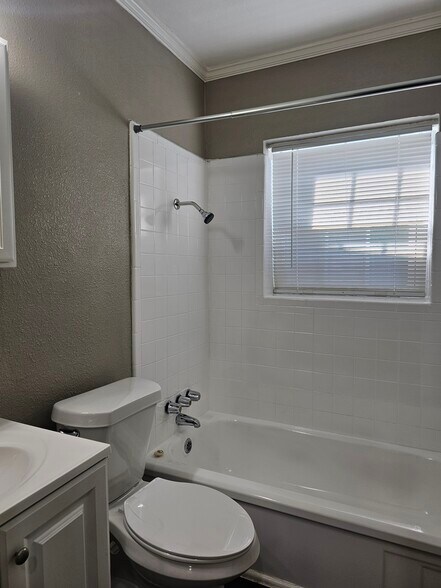 Bathroom - 10126 Kilarney Dr