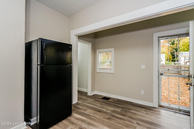 Building Photo - 1105 S 32nd St