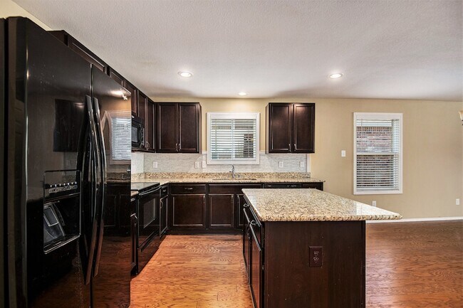 Building Photo - 304 Chert Ln