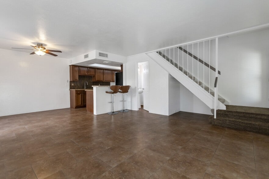 Building Photo - 1820 E Frier Dr