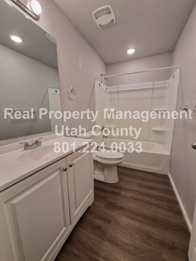 Building Photo - Townhome in Eagle Mountain