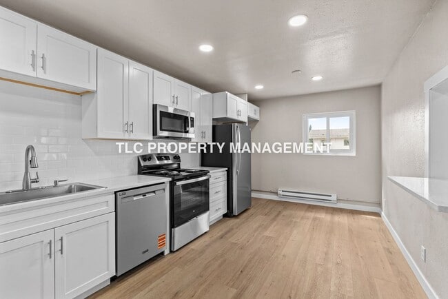 Building Photo - 227 S 6th St