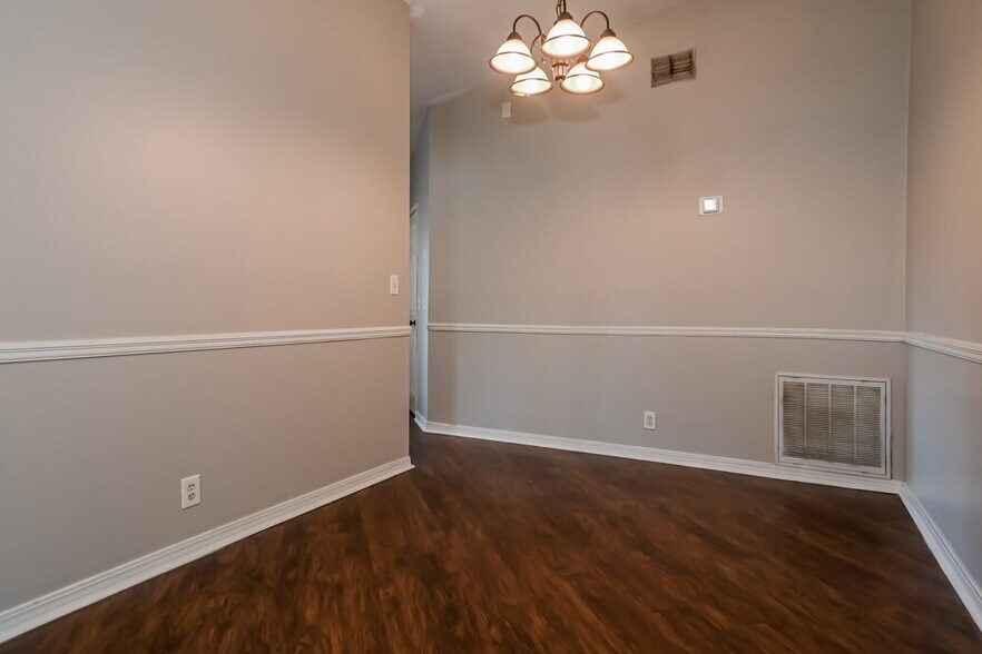 Building Photo - 11152 Cloverhill Cir W