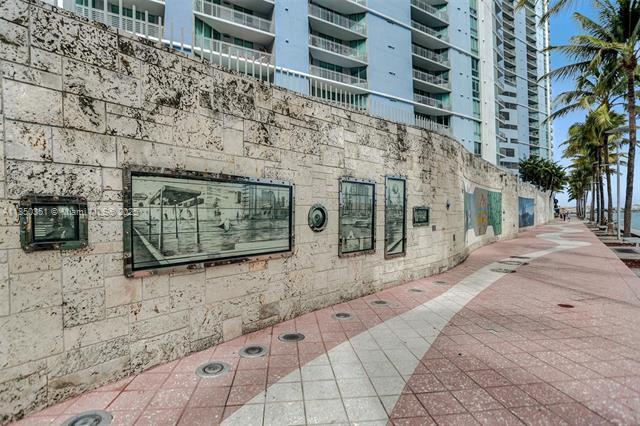 Building Photo - 335 S Biscayne Blvd